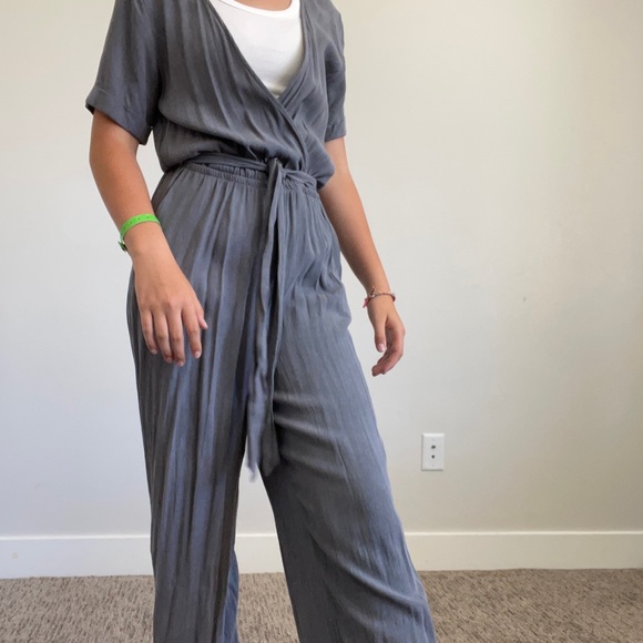 GREY JUMPSUIT WITH V NECK - Picture 8 of 10